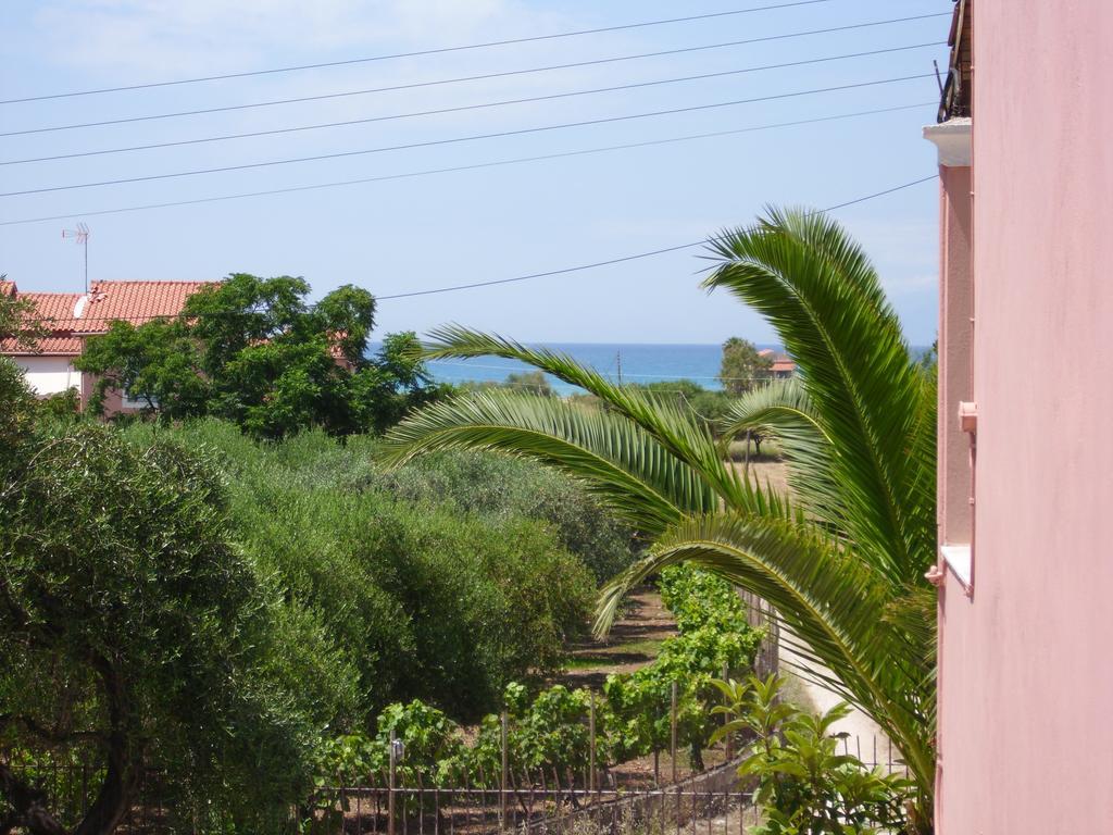 Olga'S Garden Apartments Almiros Beach 外观 照片